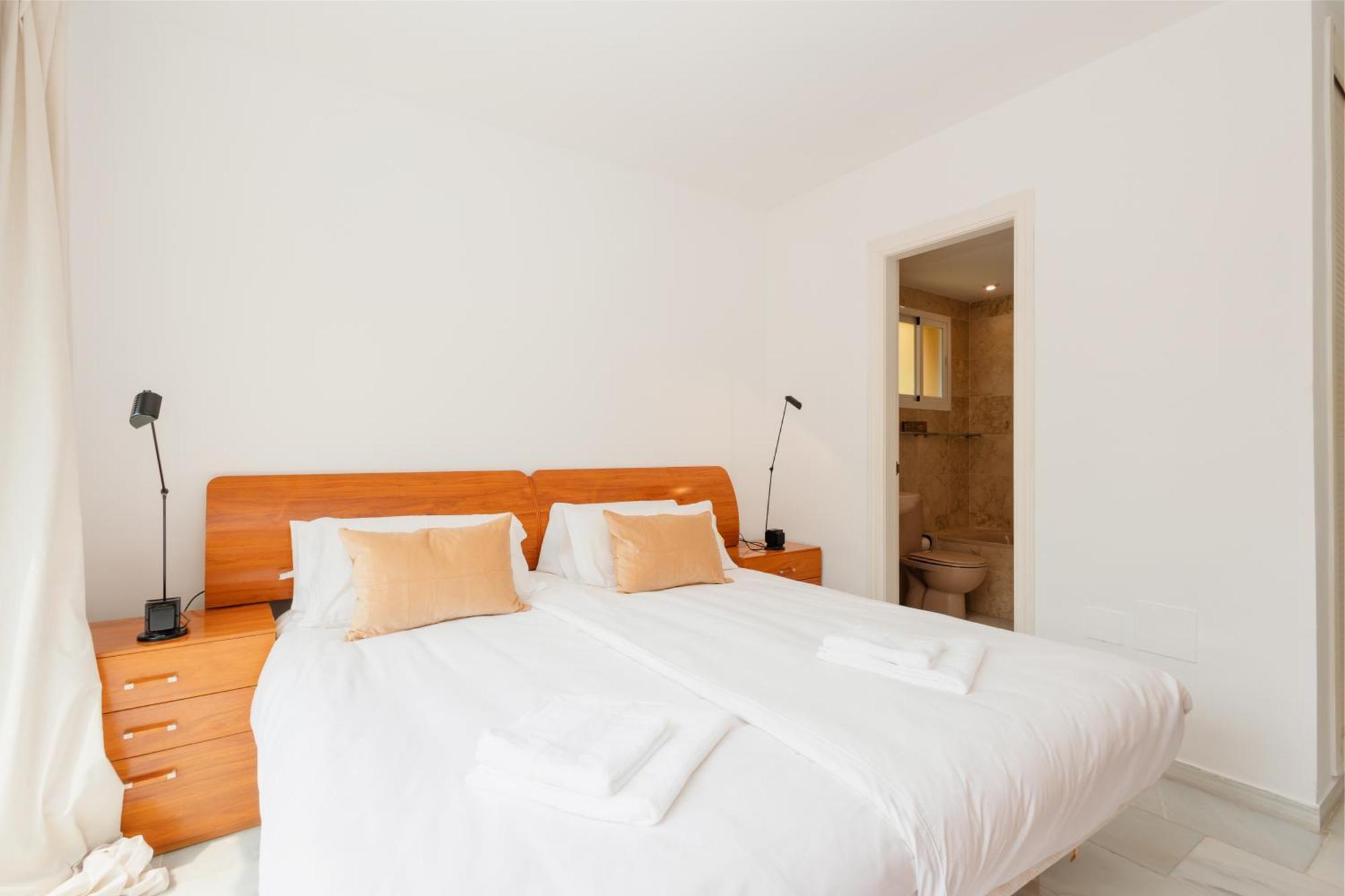 Apartment, Close To Beaches, Restaurants And Supermarkets, In Urb. Park Beach, Elviria Appartamento Marbella